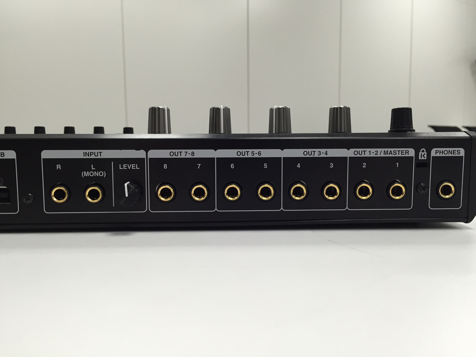 Pioneer DJ発のサンプラー、「TORAIZ SP-16」の企画担当者にいろいろ