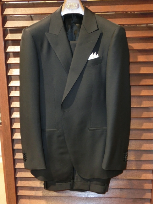 ゼニアのオーダーショップKOMMA／黒礼服「トロフェオ」