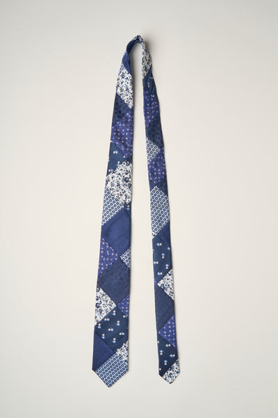 静謐と主張｜フラワーパッチワークタイNAVY – giraffe ONLINE SHOP