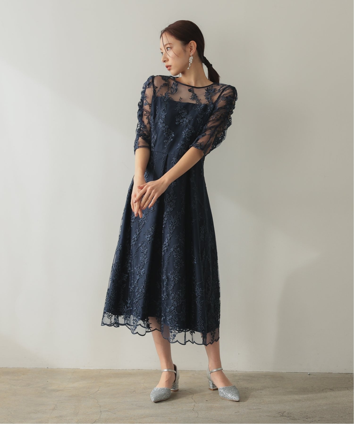 haremode｜【haremode ハレモード公式】花柄刺繍ミディ丈ドレス