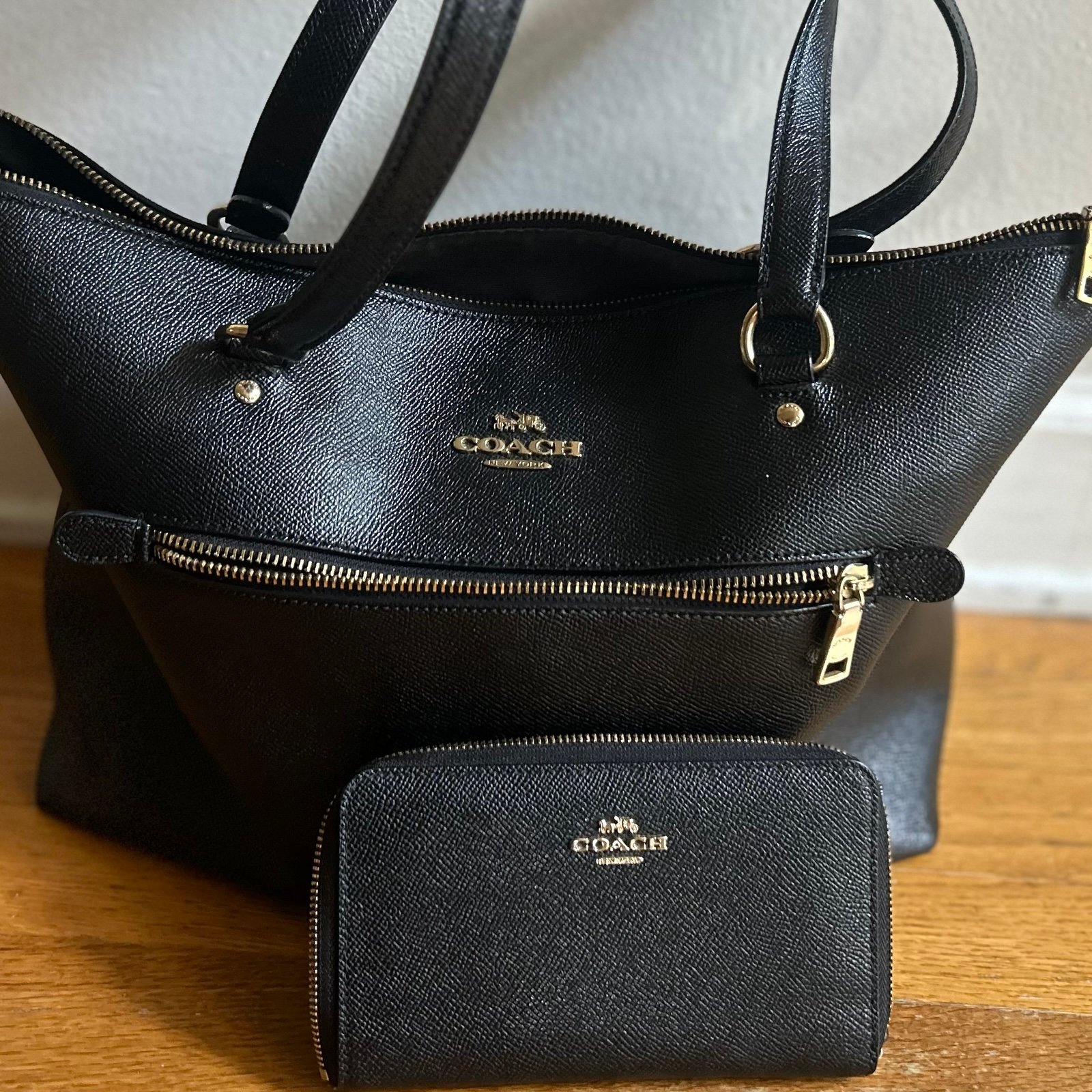 COACH Crossgrain Leather Tote 40 ブラック Tote 40 in Cross Grain