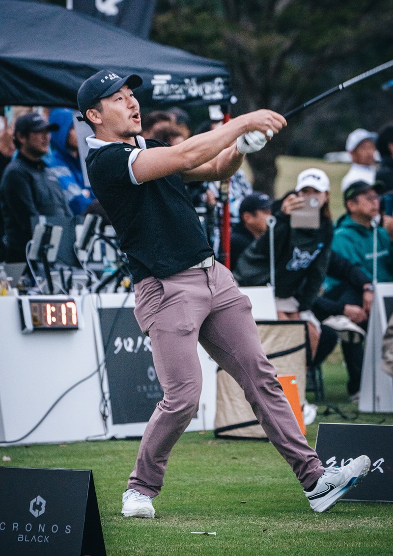 動けてクールな「クロノス ブラック」のゴルフウエアが熱い | メンズ