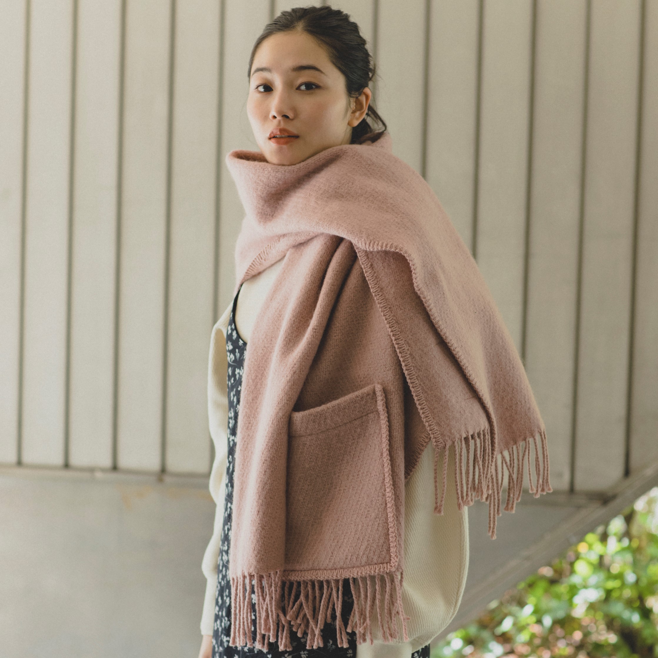 ラプアンカンクリ】大人気！ポケット付きショールにサクラ色など