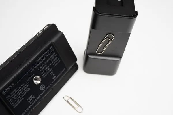 販売開始＞ソニー純正のスマホホルダー「Vlog Monitor（XQZ-IV01）付属