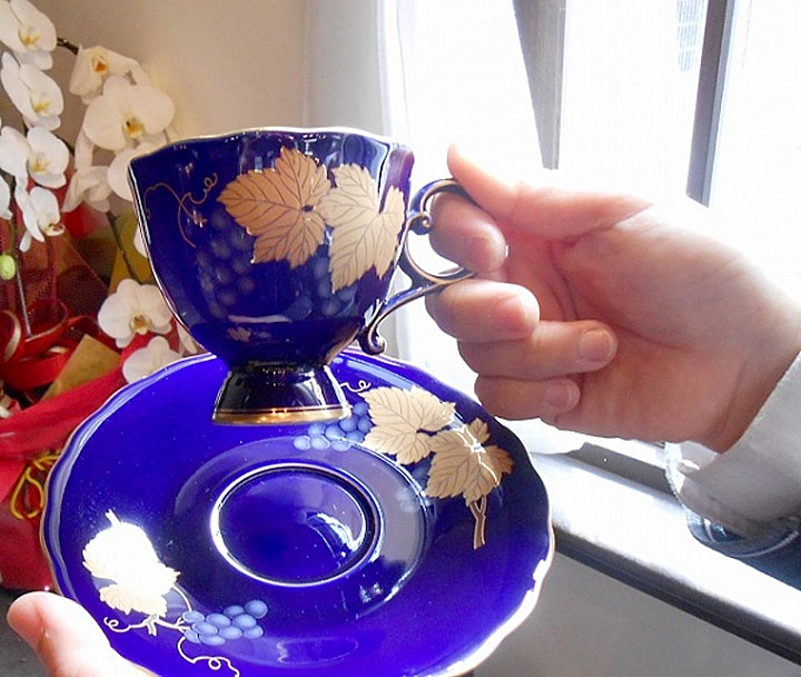 有田焼 香蘭社 コーヒーカップ＆ソーサー ルリ金彩葡萄 - CRAFTS DESIGN
