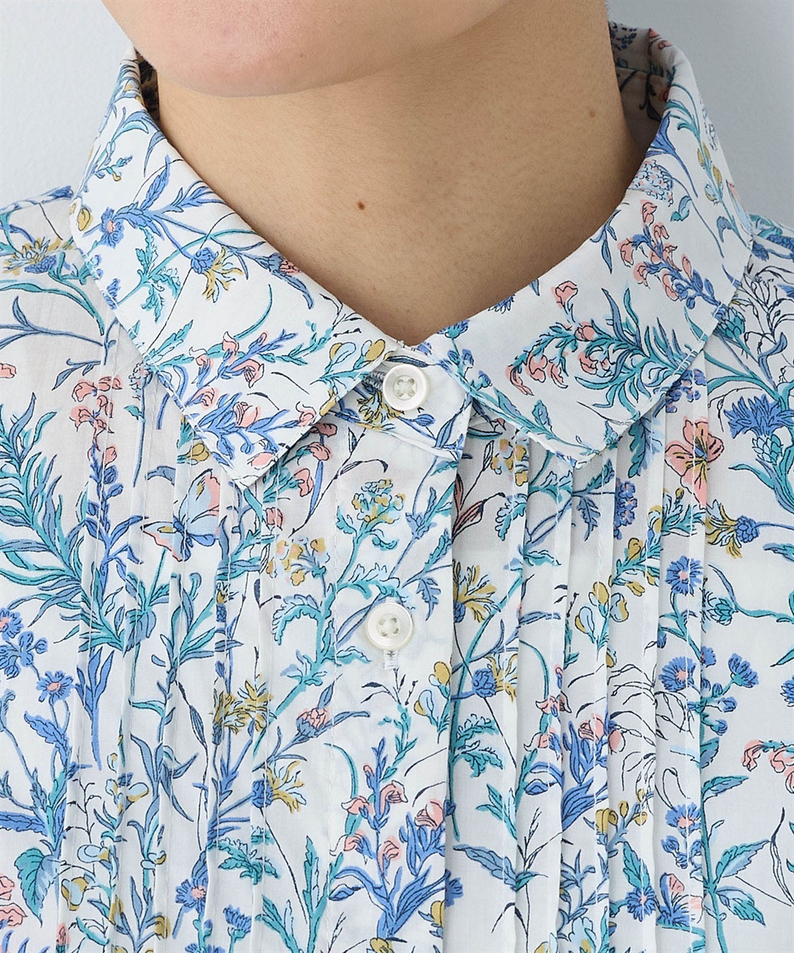 リバティプリントピンタックブラウス DECOY｜クロスプラス公式通販サイト