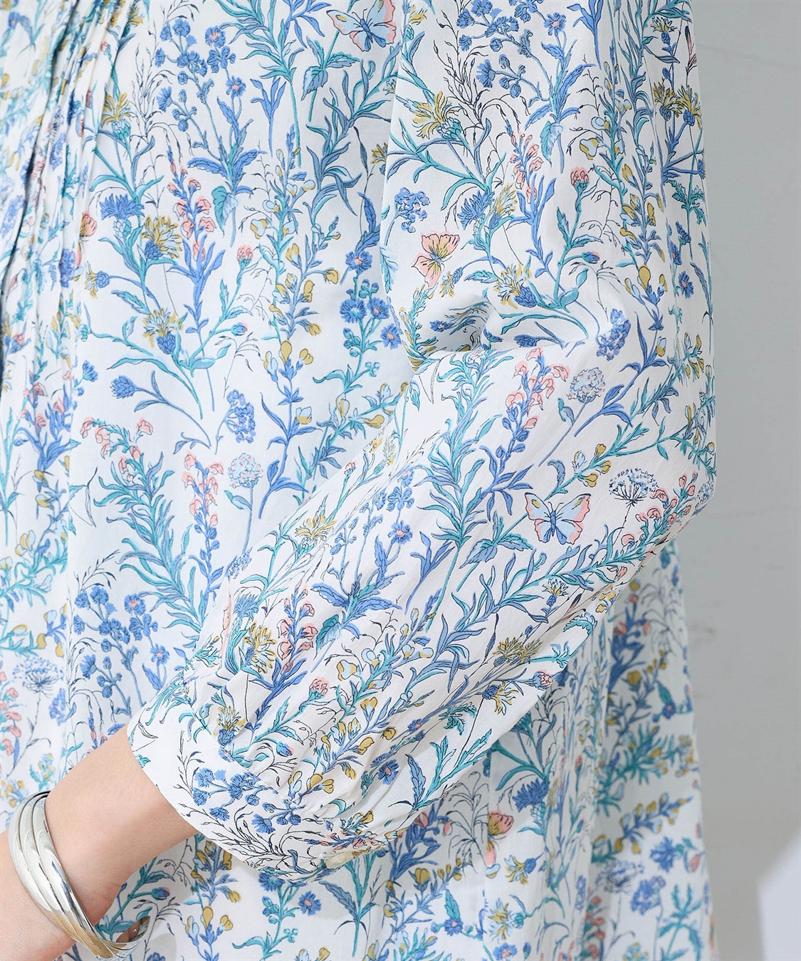 リバティプリントピンタックブラウス DECOY｜クロスプラス公式通販サイト