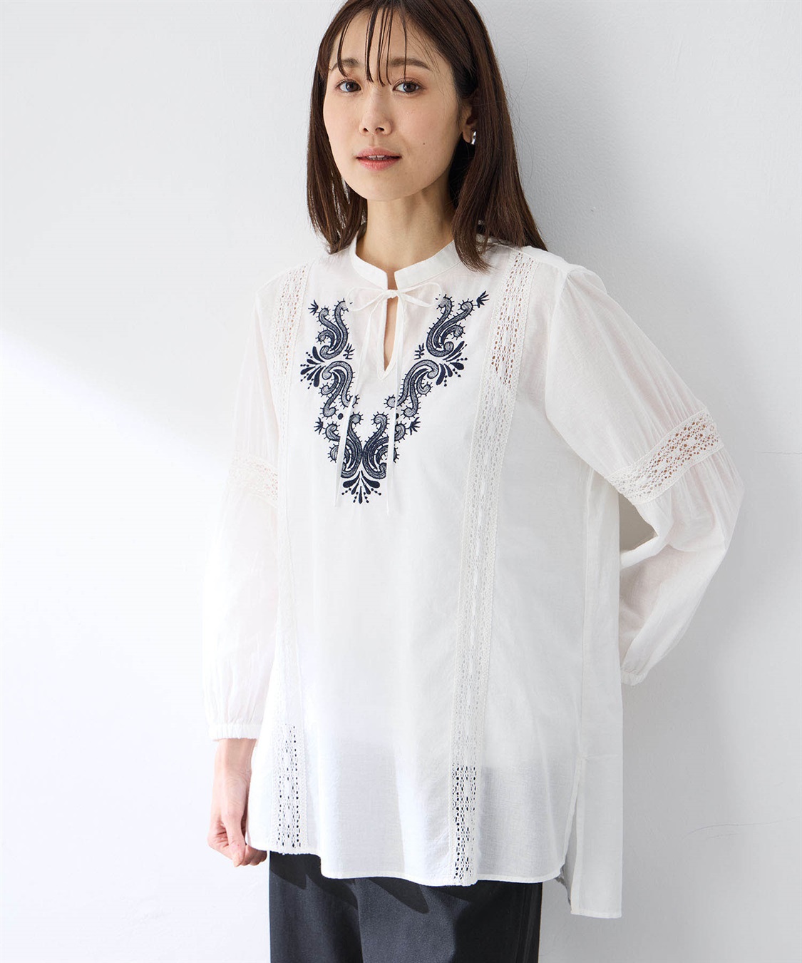 刺しゅうチュニックブラウス Petit Honfleur｜クロスプラス公式通販サイト