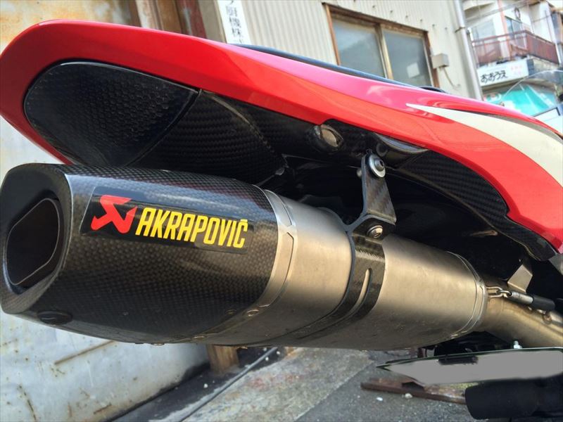 CBR600RR(PC40)にテールライトを移植し、カーボンテール装着！| AxxL