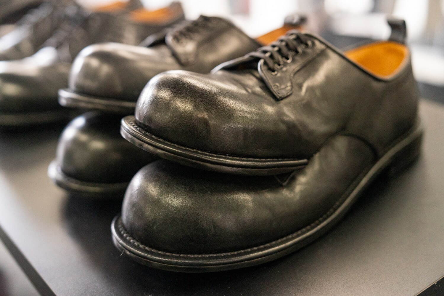 コム デ ギャルソン・オム プリュス“分裂デザインのトゥ”シューズ