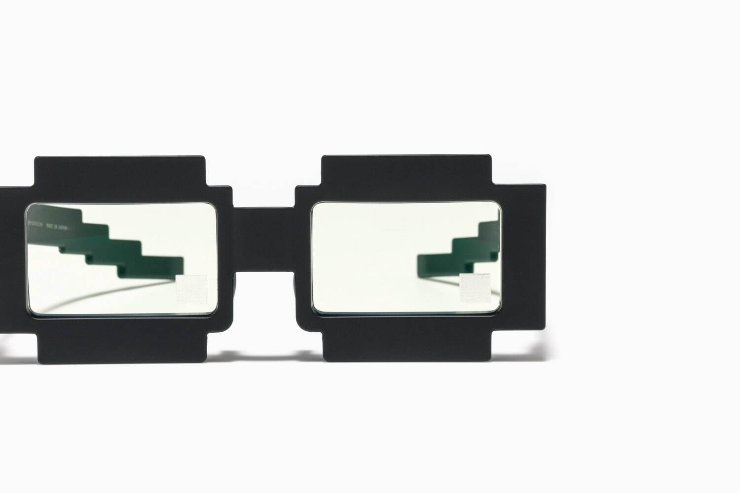 JINSから「MOTHER2 ギークの逆襲」のアイウェア「ジェフのメガネ