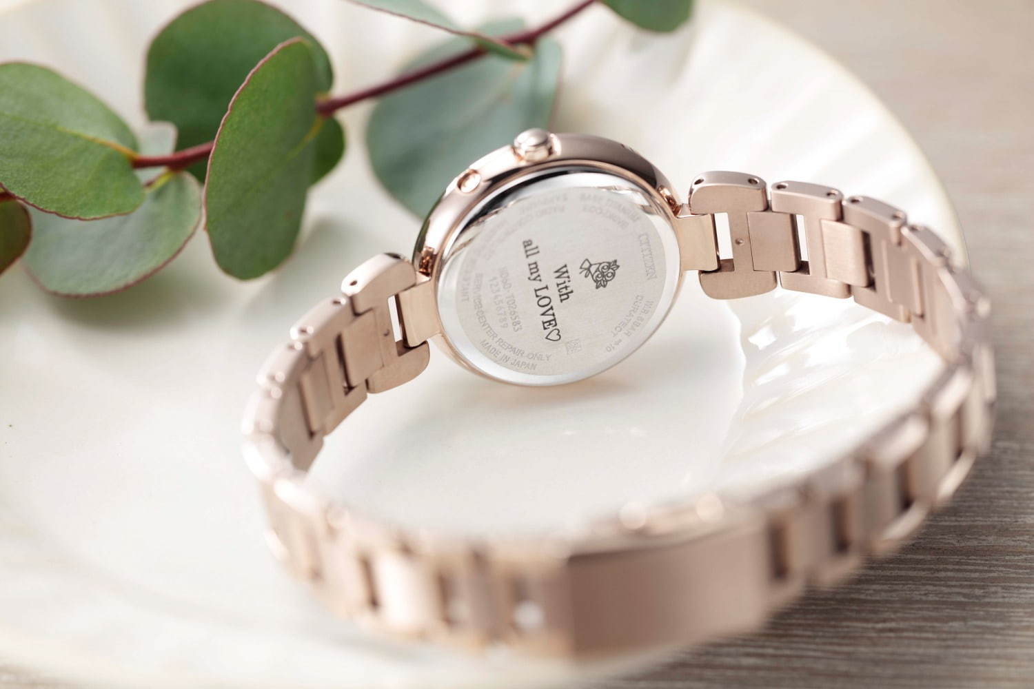 シチズン クロスシー“桜”モチーフの限定腕時計、“花開く瞬間”を描いた