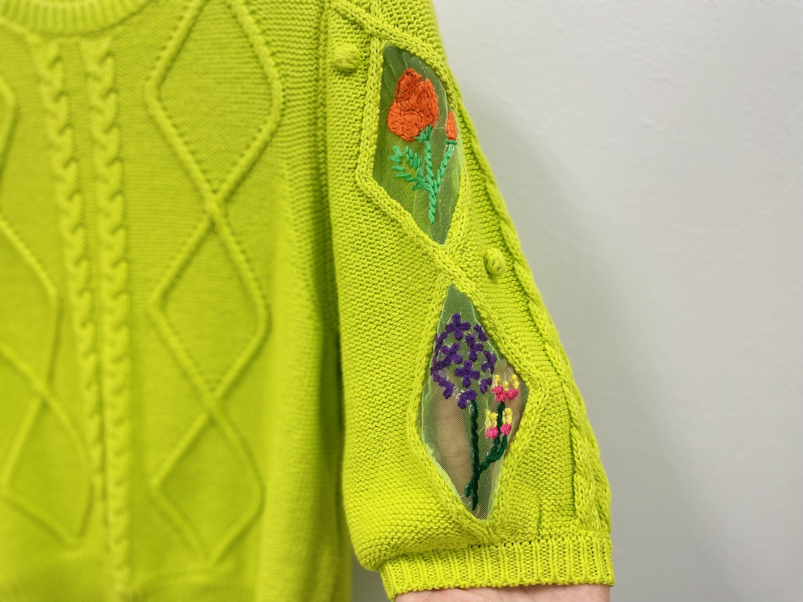 MUVEIL ミュベール フラワー刺繍プルオーバー