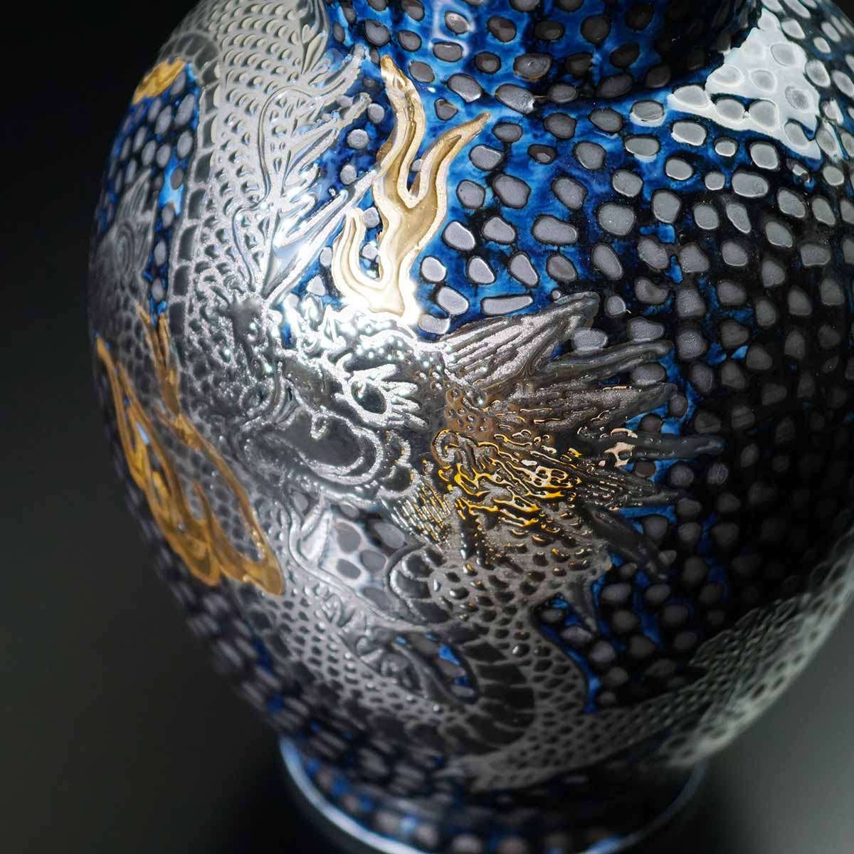 金彩装飾の陶器の丸型壺 金彩装飾の陶器の丸型壺