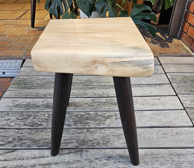 天然木 東京 新宿 東五軒町店展示 欅（けやき・ケヤキ）材 一枚板