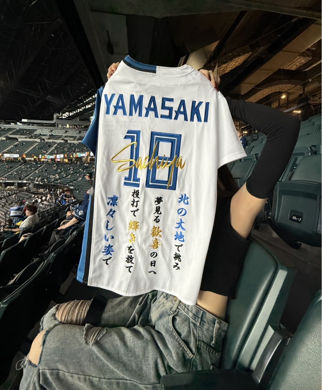 北海道日本ハムファイターズホームユニフォームへの応援歌および背番号