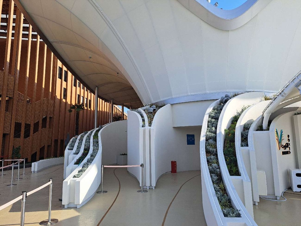 EXPO2025大阪・関西万博 クウェートパビリオンの植栽工事 | 株式会社