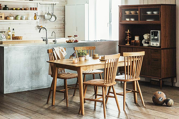 オーク天然木の質感を味わえる、スピンドルチェア | NOCEノーチェ 家具