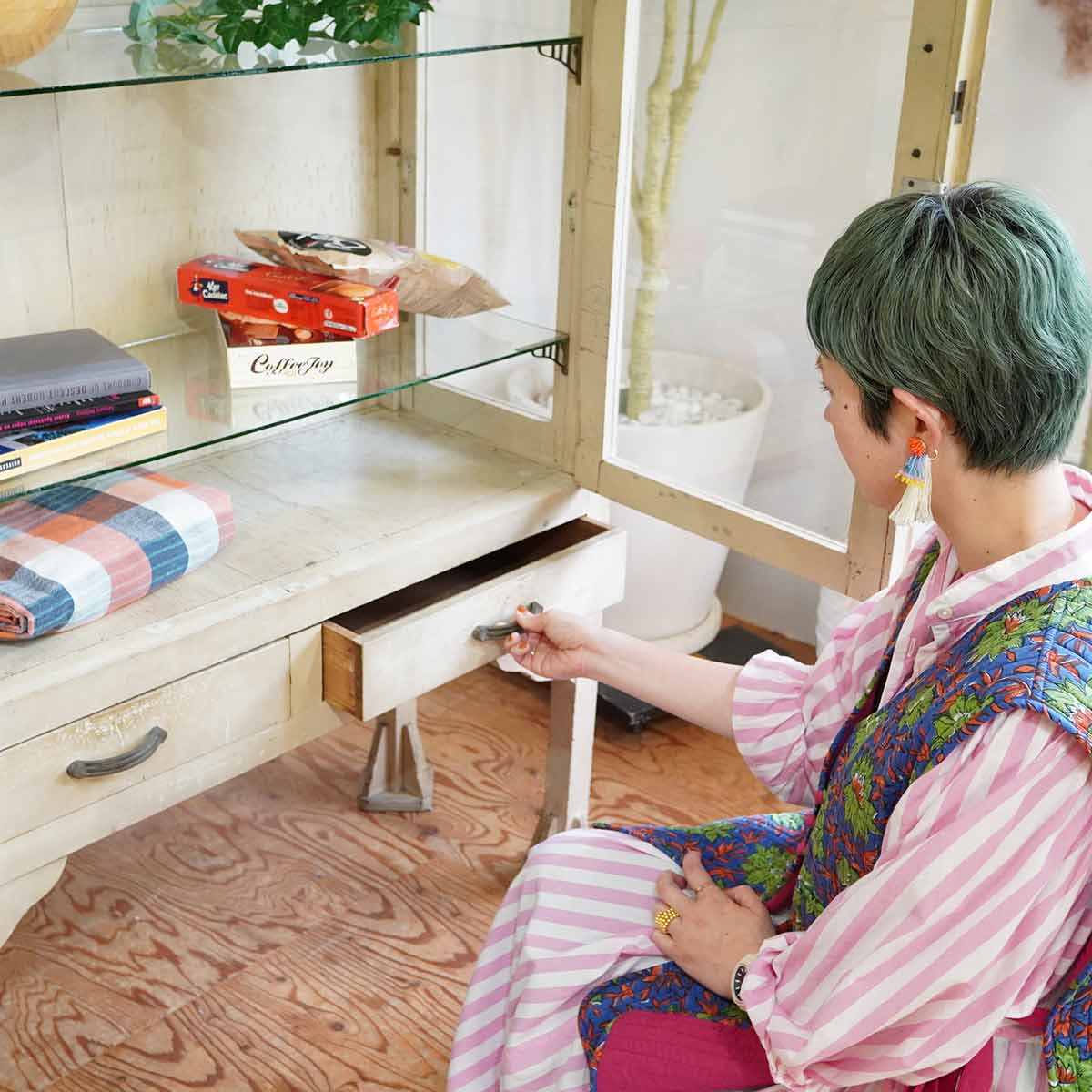 ケビント 医療棚 コレクションボード 中古 飾り棚 キャビネット