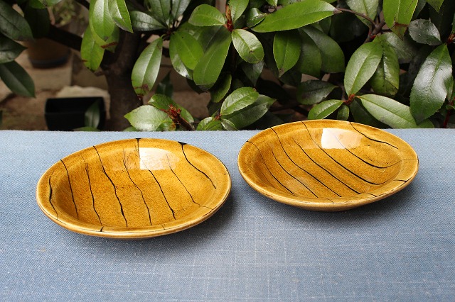 兵庫県神戸市で作陶されている十場天伸（つくも窯）さんのスリップ