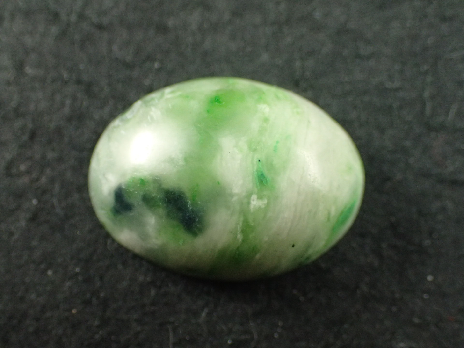 日高翡翠 さざれ石 ｜石の販売専門店【vec stone club】