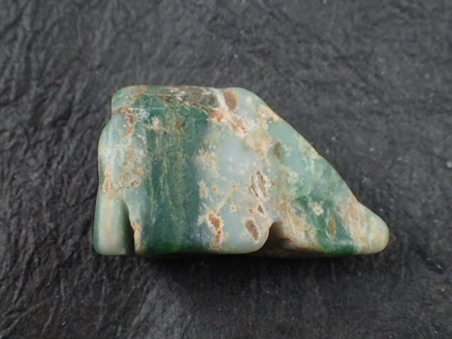 最高品質糸魚川翡翠 新潟県糸魚川市入りコン沢 産 ｜石の販売専門店