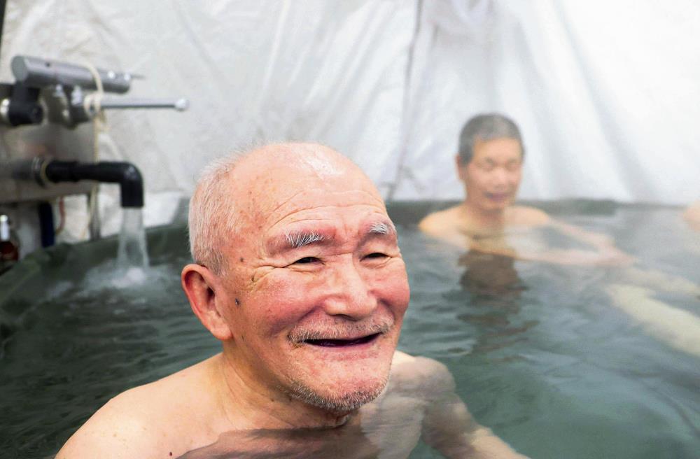 地震から初めての風呂、被災者の表情和らぐ…石川・七尾の避難所に