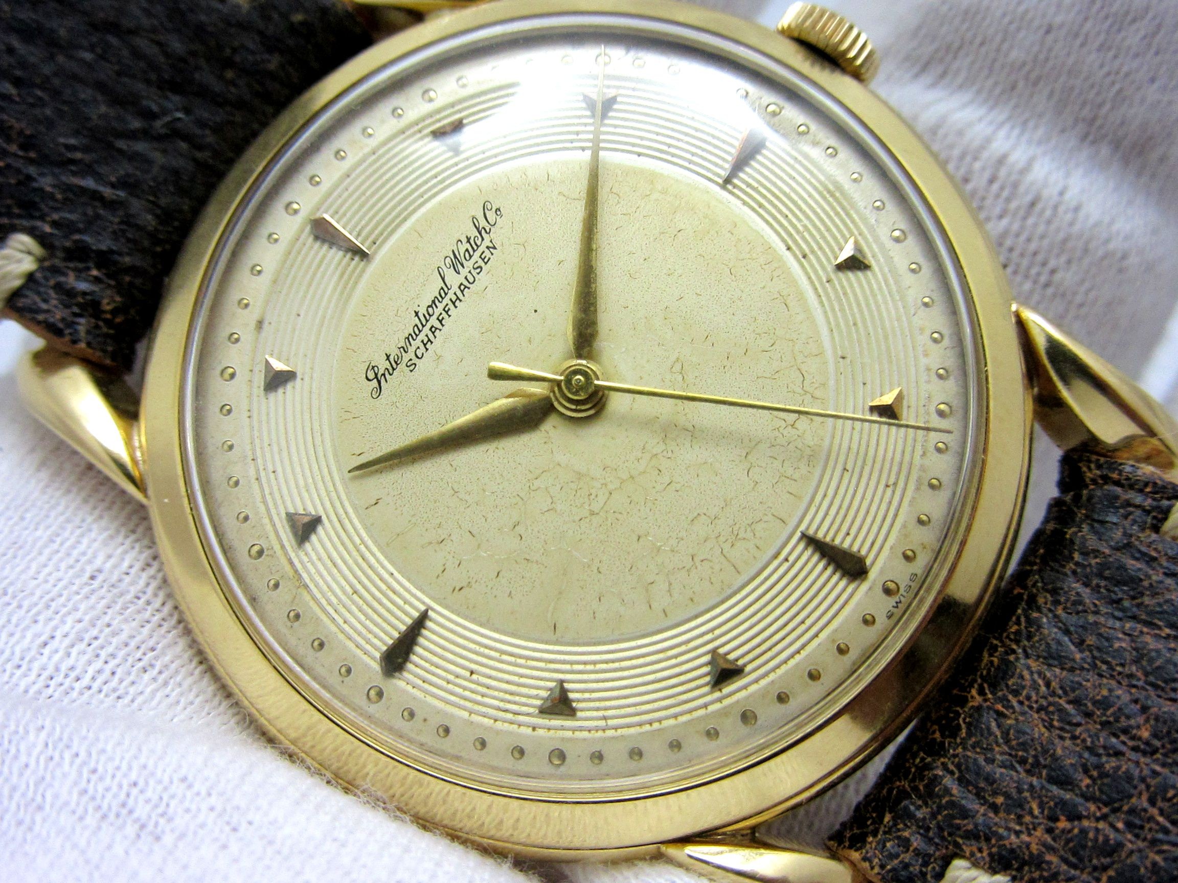 IWC (International Watch Company) ”K18YG無垢 手巻機械式ムーブCal