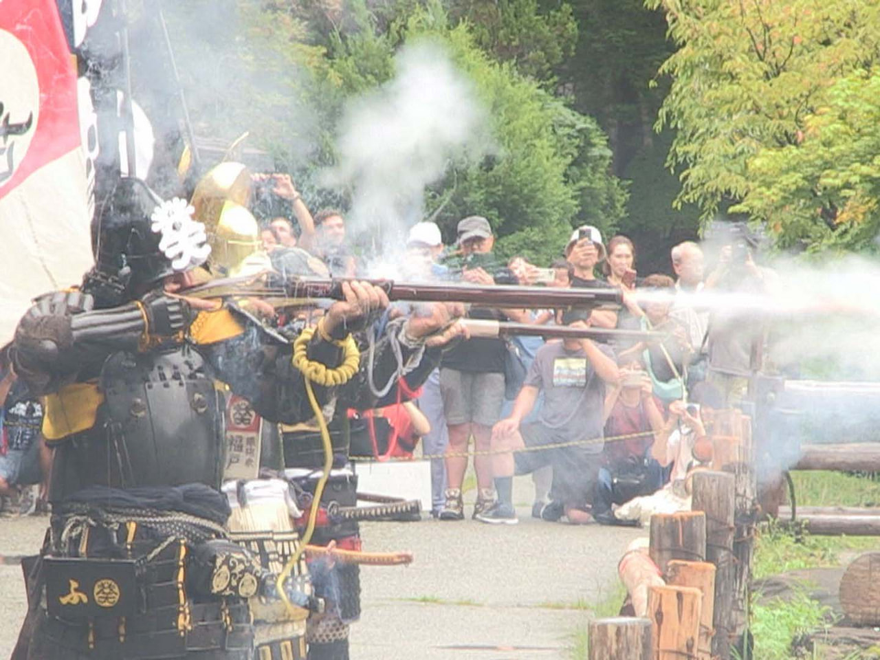 国史跡・松倉城の歴史を再現 岐阜県高山市で武者行列と火縄銃実演