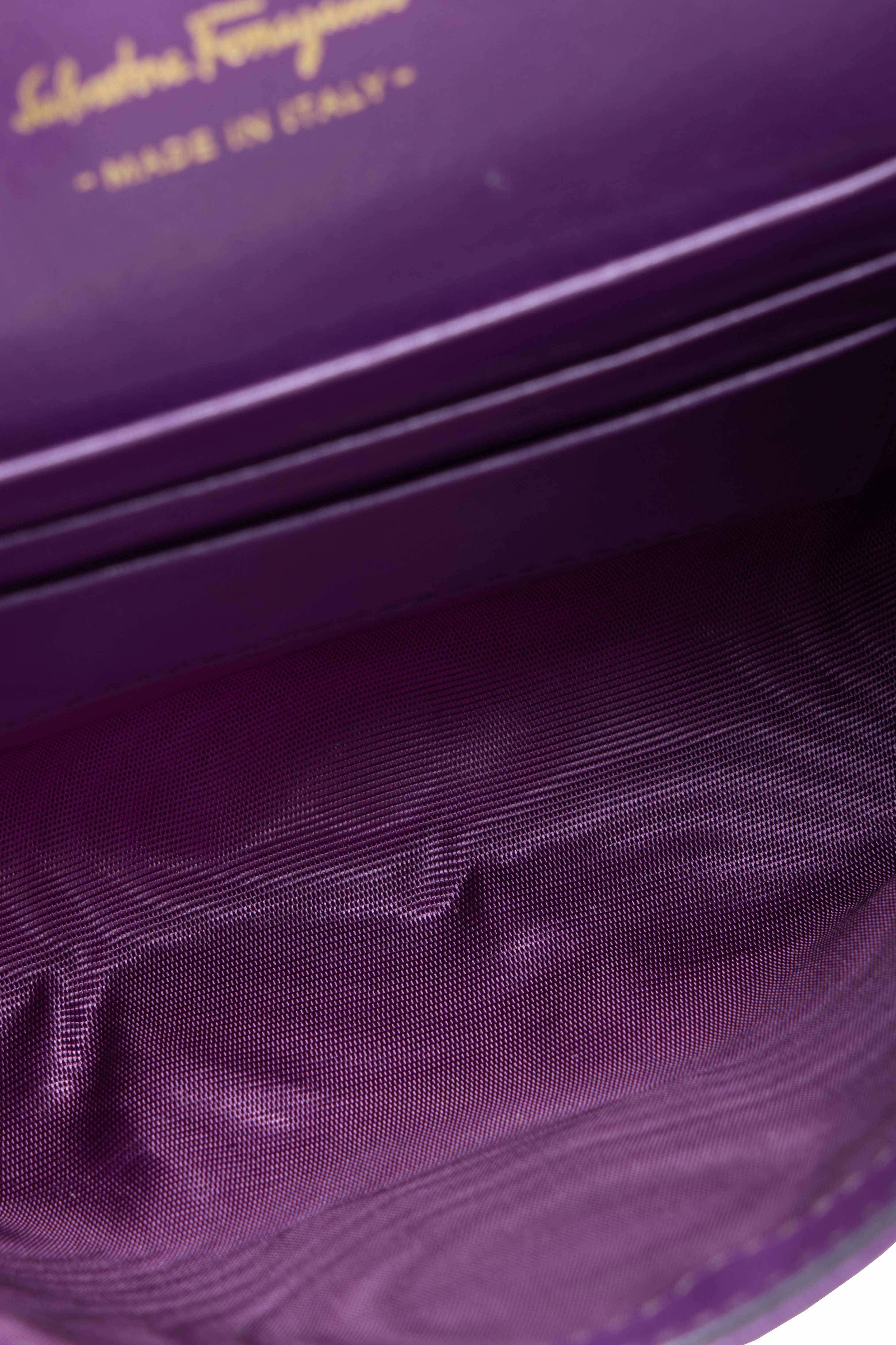 Ferragamo ガンチーニ金具チェーンショルダーバッグ