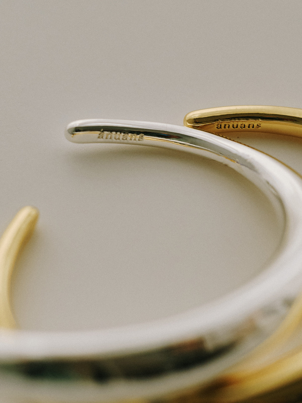 メタルニュアンスバングル