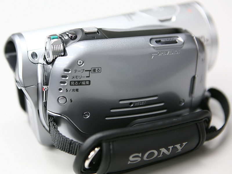 ソニー、HDMI装備の小型・軽量HDVカメラ「HDR-HC3」