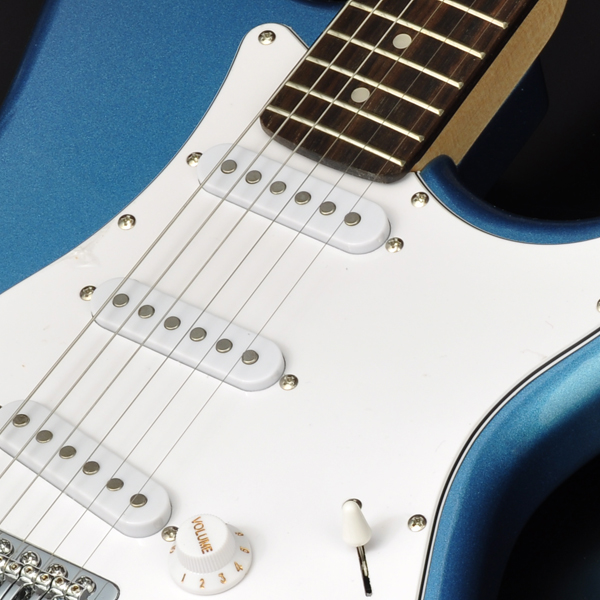 BST-1R/CAR (Bacchus / バッカス) エレキギター ストラトタイプ