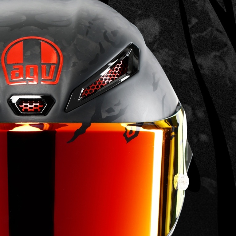 フォージドカーボンを纏った新作PISTA GP RR 【PANTERA】予約開始！