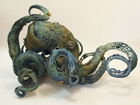 生物学的なリアルを追求したファンタジー動物を彫刻し続けるEllen