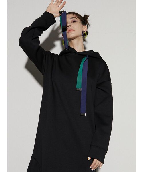 UN3D.（アンスリード）の「マーメイドスウェットワンピース