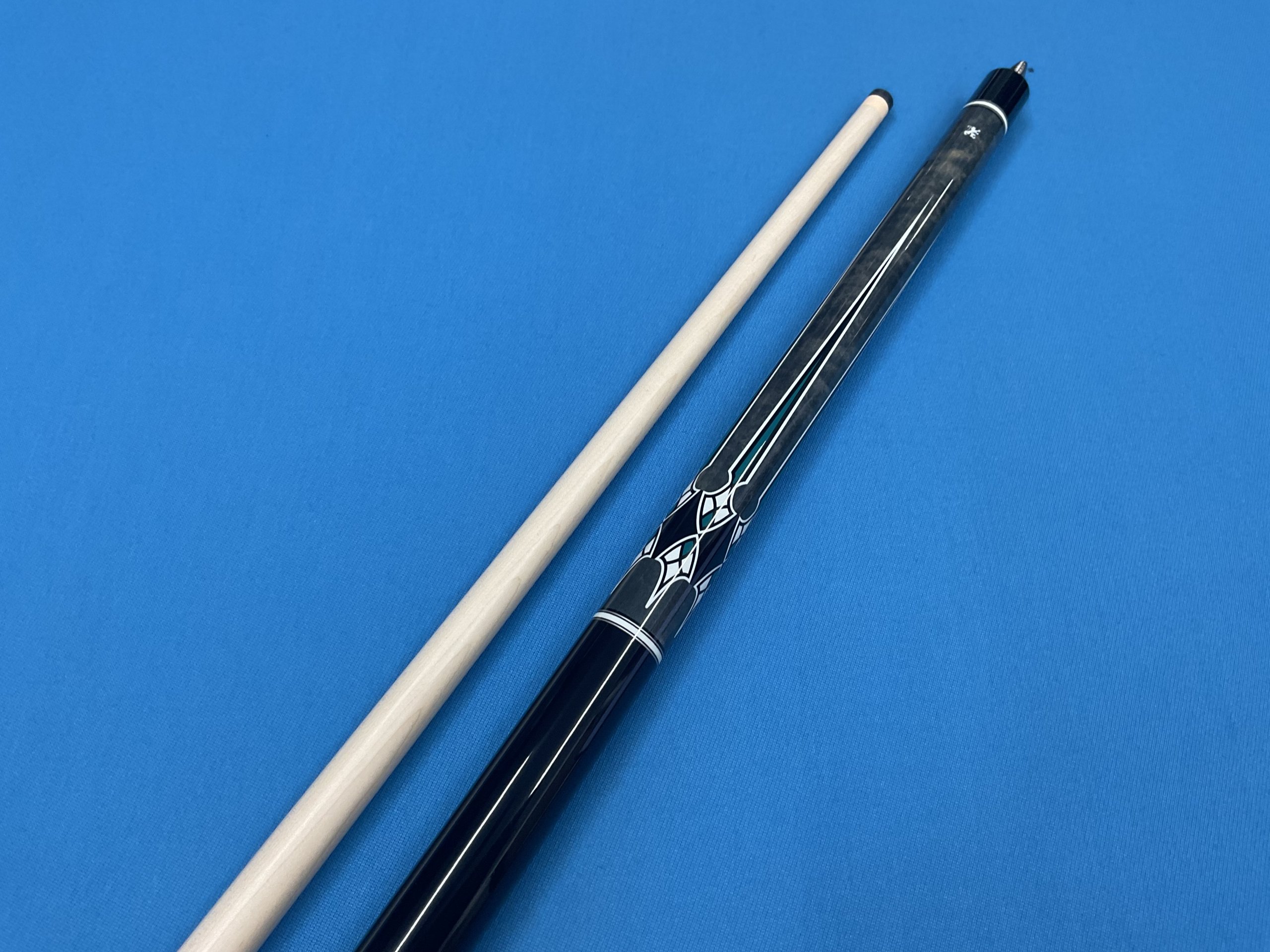 ADAM CAROM CUE GIFU TO PLAY 3 CUSHION BILLIARDS. - California