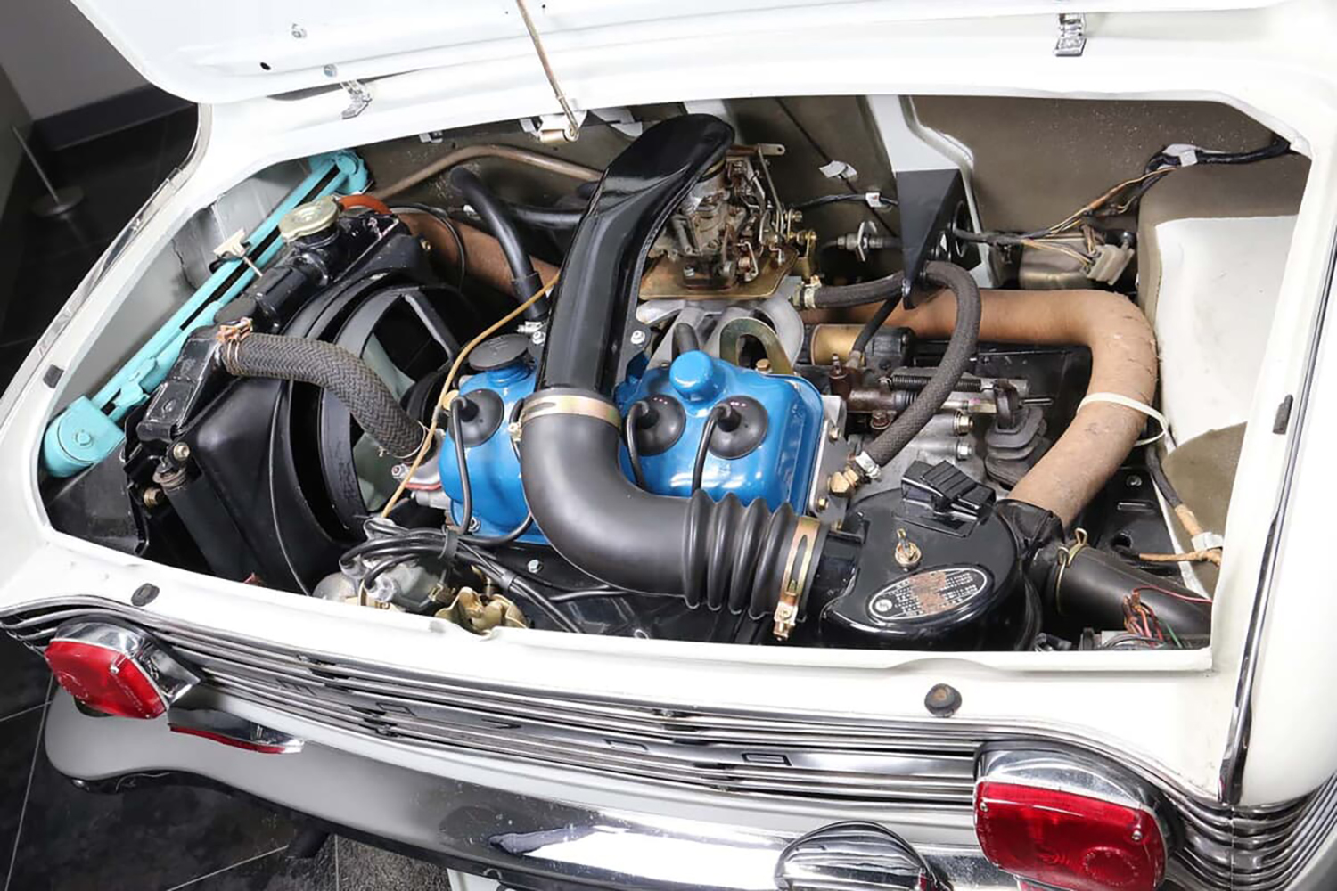 マツダ初代キャロルはいま見ても芸術点抜群の名車！ 360cc時代に生まれ