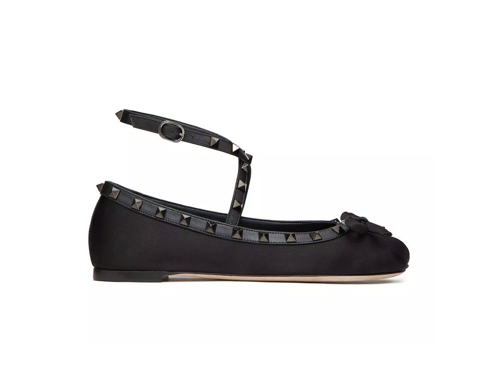 ヴァレンティノ 定番「ロックスタッズ」よりアイコニックな新作バッグ