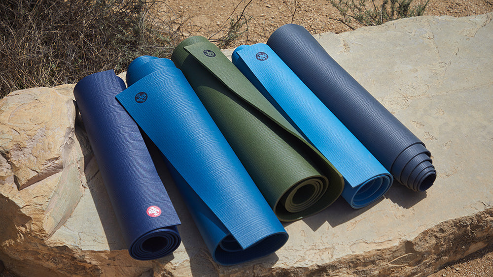 プロ ヨガマット」と「プロライト ヨガマット」の違い – Manduka