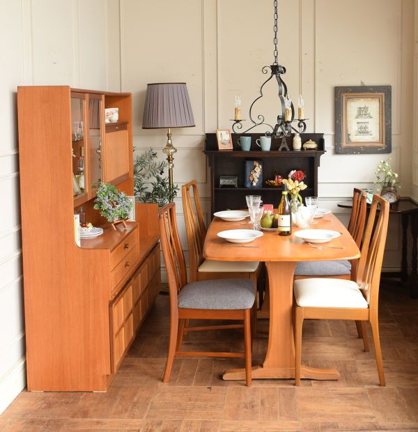 英国のアンティーク家具、扉の収納が付いたオープンタイプのブック