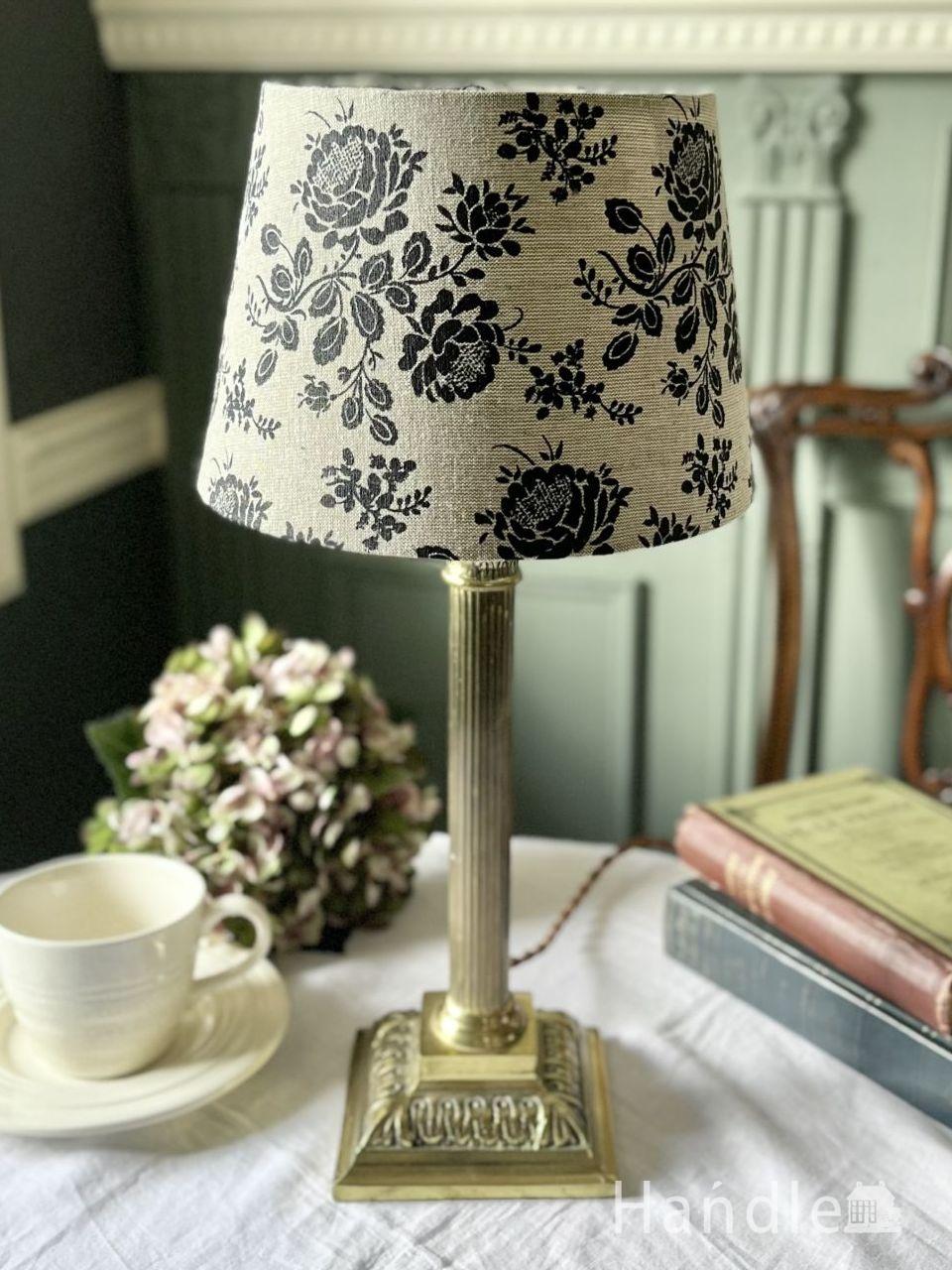 木製のアンティークのテーブルランプ 天然木×ピンクガラスのスタンド