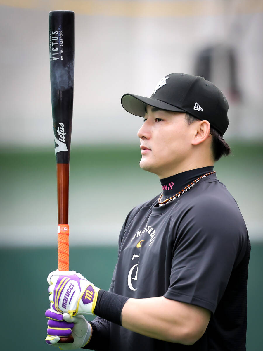 巨人】丸佳浩が19年目も練習の鬼…振って振って振っての合同自主トレ