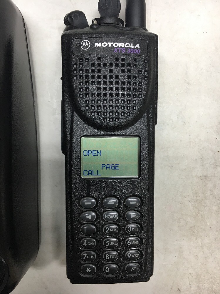 Motorola XTS3000 III UHF R1 403-470 Mhz P25 digital radio