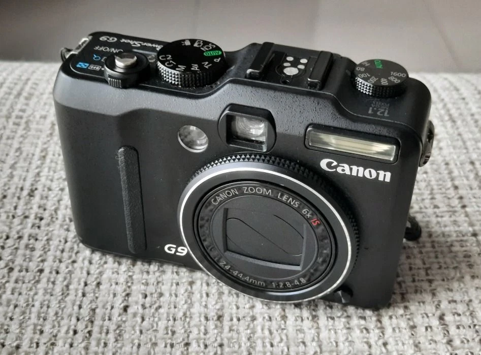 Canon PowerShot G9 12.1MP Digital Camera with 6x Optical Image