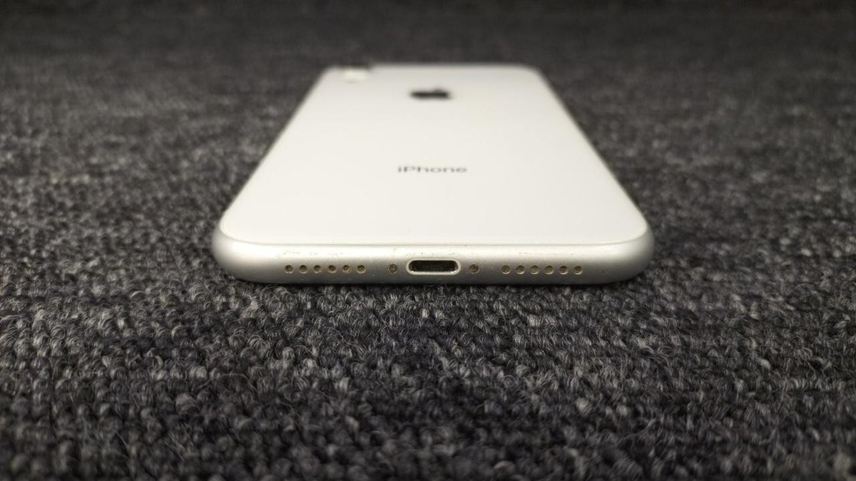 APPLE Model number: MT0J2J/A iPhone XR Smartphone White Popular