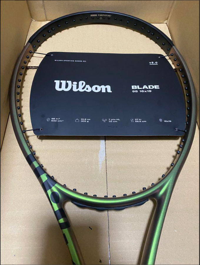 Wilson Blade 98 (16x19) V8 4-1/4