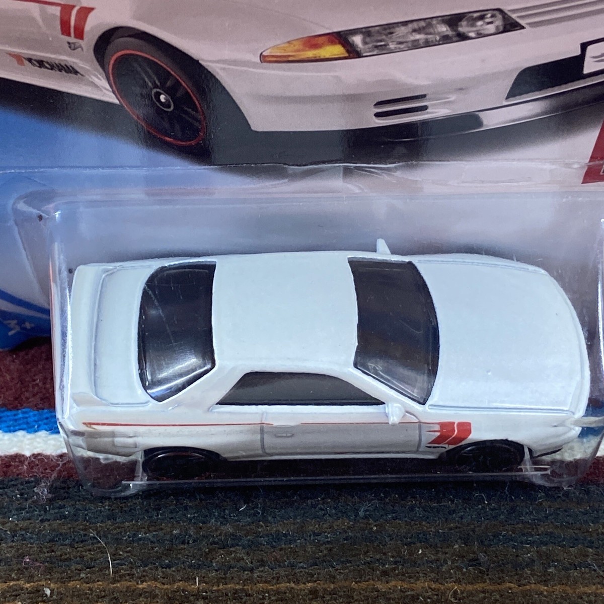 Hot Wheels 1/250 Nissan Skyline GT-R (BNR32) White/Red 4/5