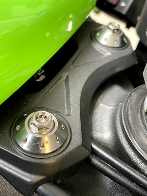 Kawasaki ZX7R Ninja 1996-2003 FUEL TANK RETAINER BOLTS KIT