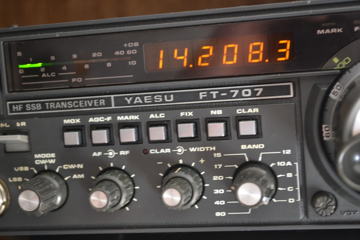 Yaesu FT-707 HF Transceiver | Ham Radio Transceiver